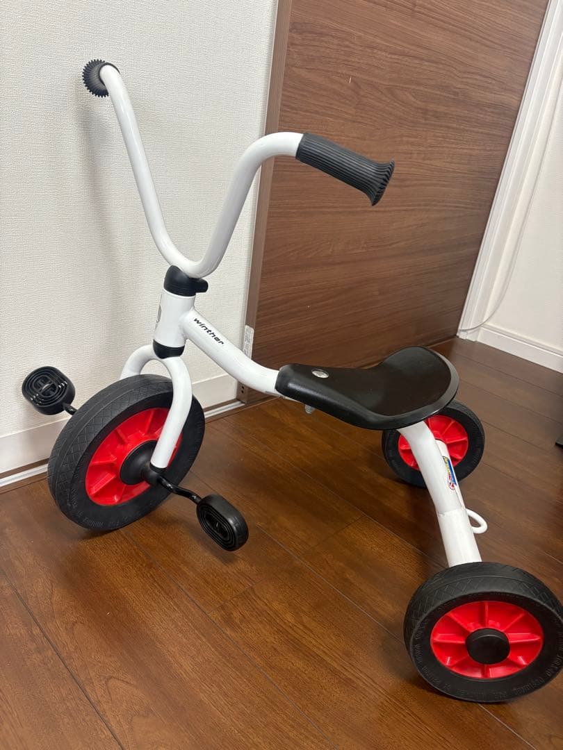 Winther 三輪車 ホワイト/レッド　ボーネルンド　ペリカンデザイン