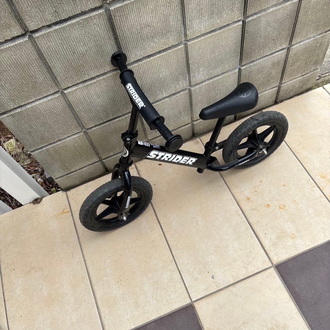 【人気のブラック】STRIDER ストライダー　12インチ 　スポーツモデル