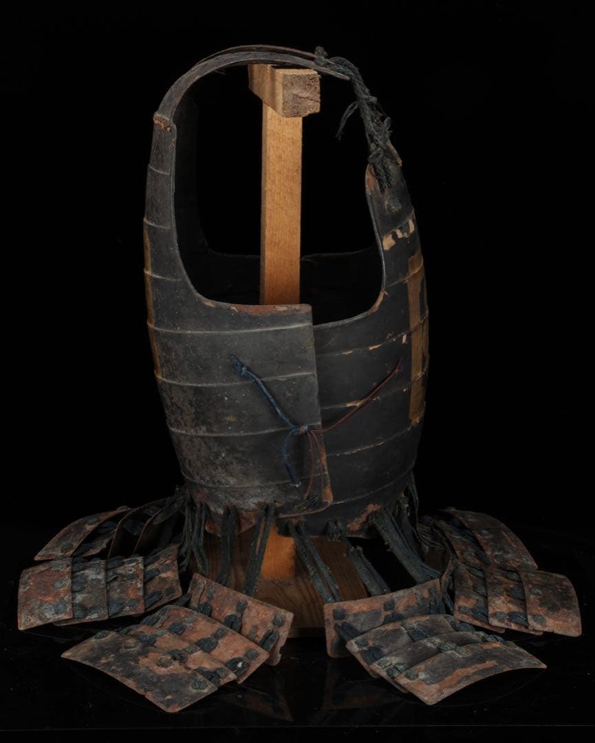 【江戸期 甲冑 胴丸】黒漆塗 二枚胴 草摺付 金箔家 紋 武具 鎧兜 時代物