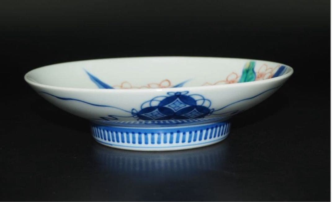 送料無料　鍋島御庭焼　江戸色鍋島 色絵桃紋皿　櫛高台 径約15cm