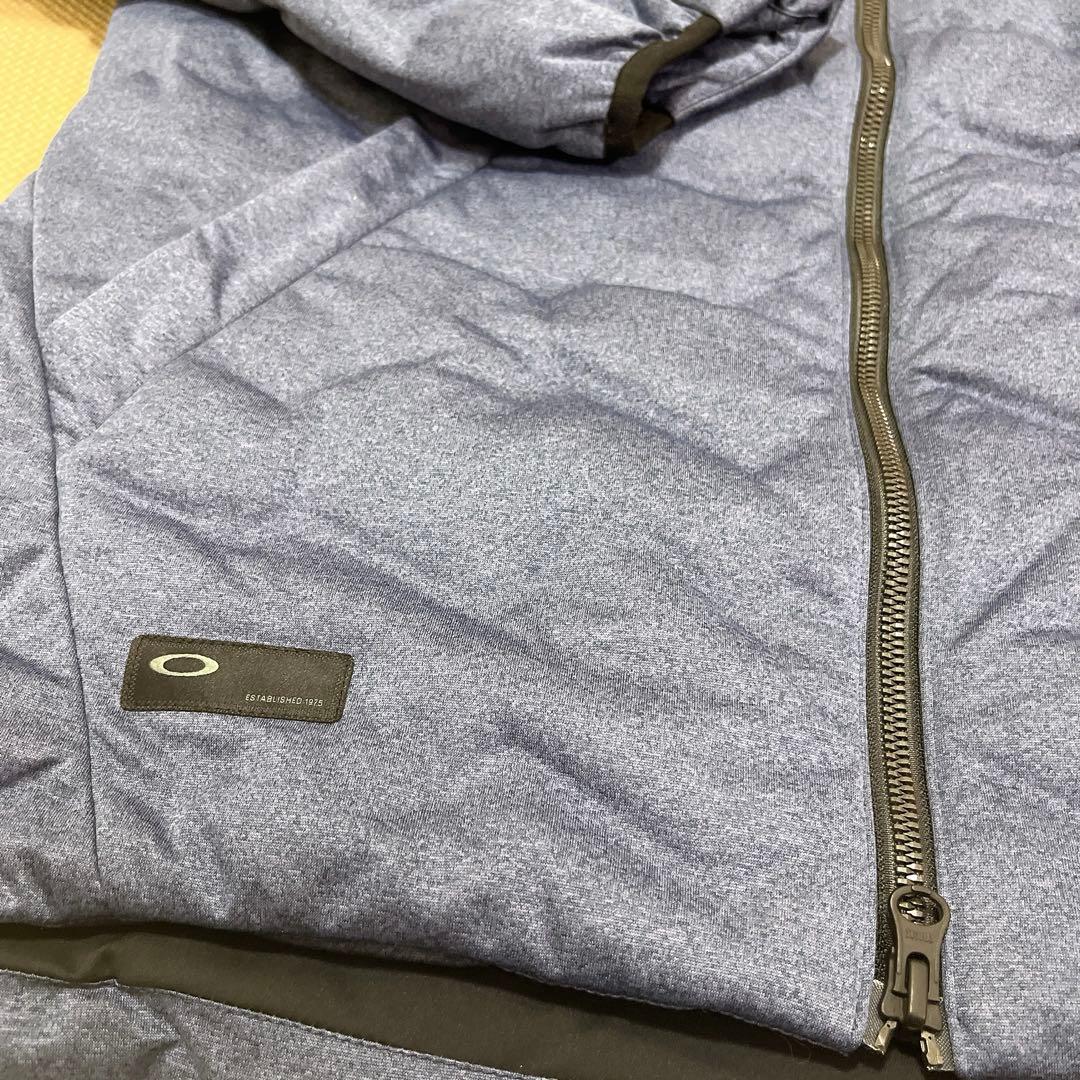 【極美品】OAKLEY　ダウンジャケット　ゴルフ　高機能　ロゴ刺繍　XL相当　紺