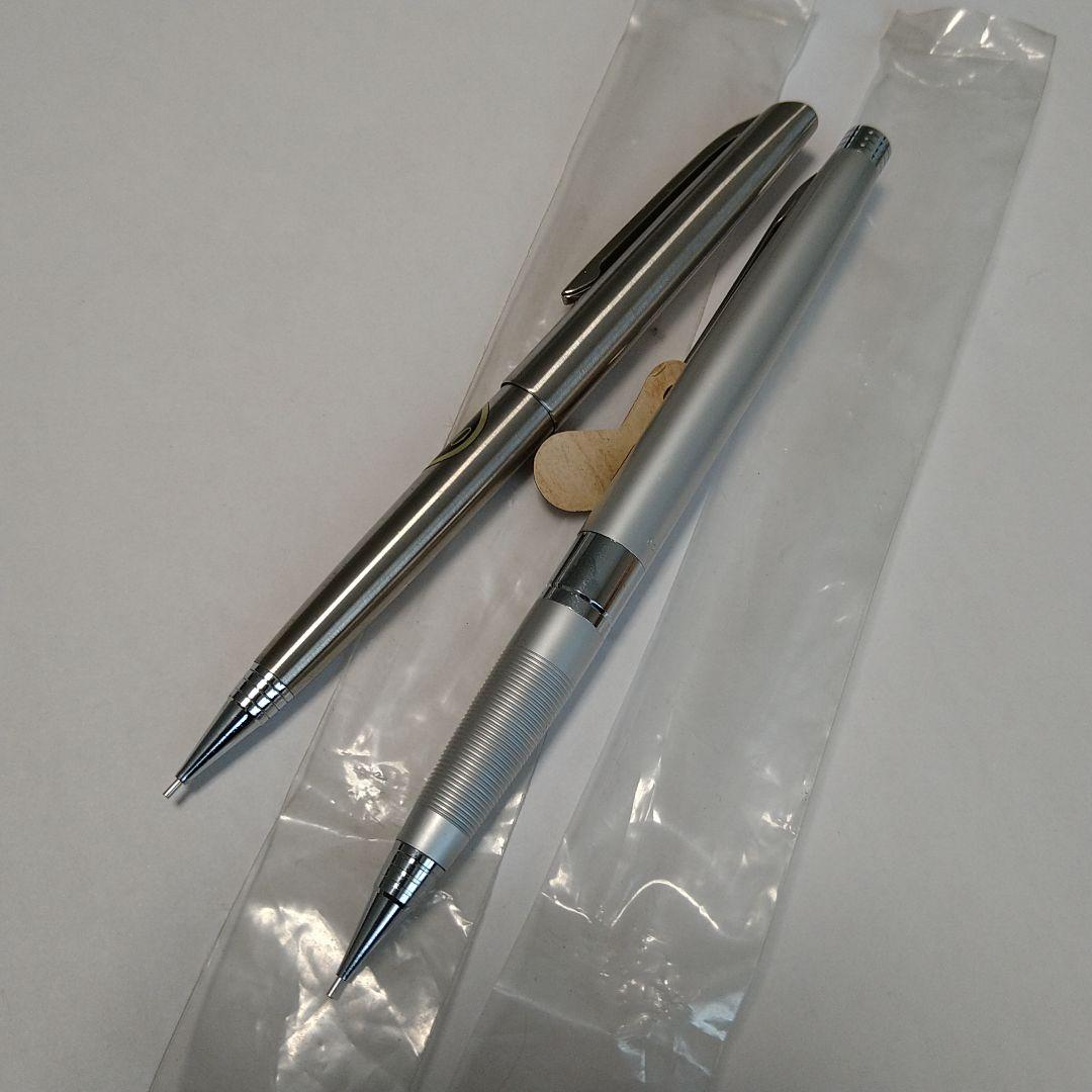 パイロット　シルバー色　ペンシル　ノーマルとプラチナムアングル（ボディノック）