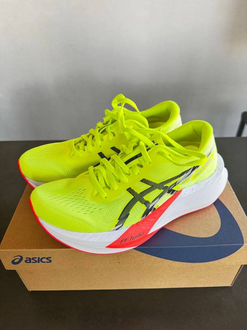 ASICS FF Turboランニングシューズ　24センチ