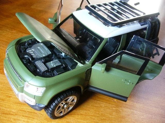ランドローバー　ディフェンダー　1/24 ラジコン　艶消しグリーン　新品