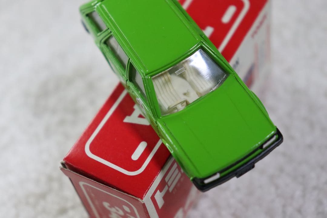 トミカ　大和デパート　日本製　ブルーバード　ワゴン　日産　赤箱　NO.34