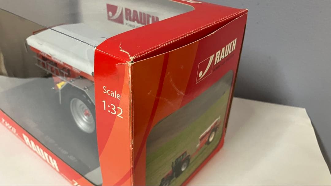 ユニバーサルホビー　RAUCH TWS7000 &AXIS 1/32スケール