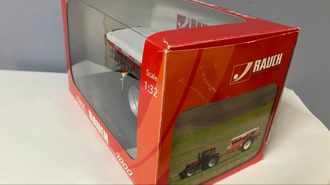 ユニバーサルホビー　RAUCH TWS7000 &AXIS 1/32スケール