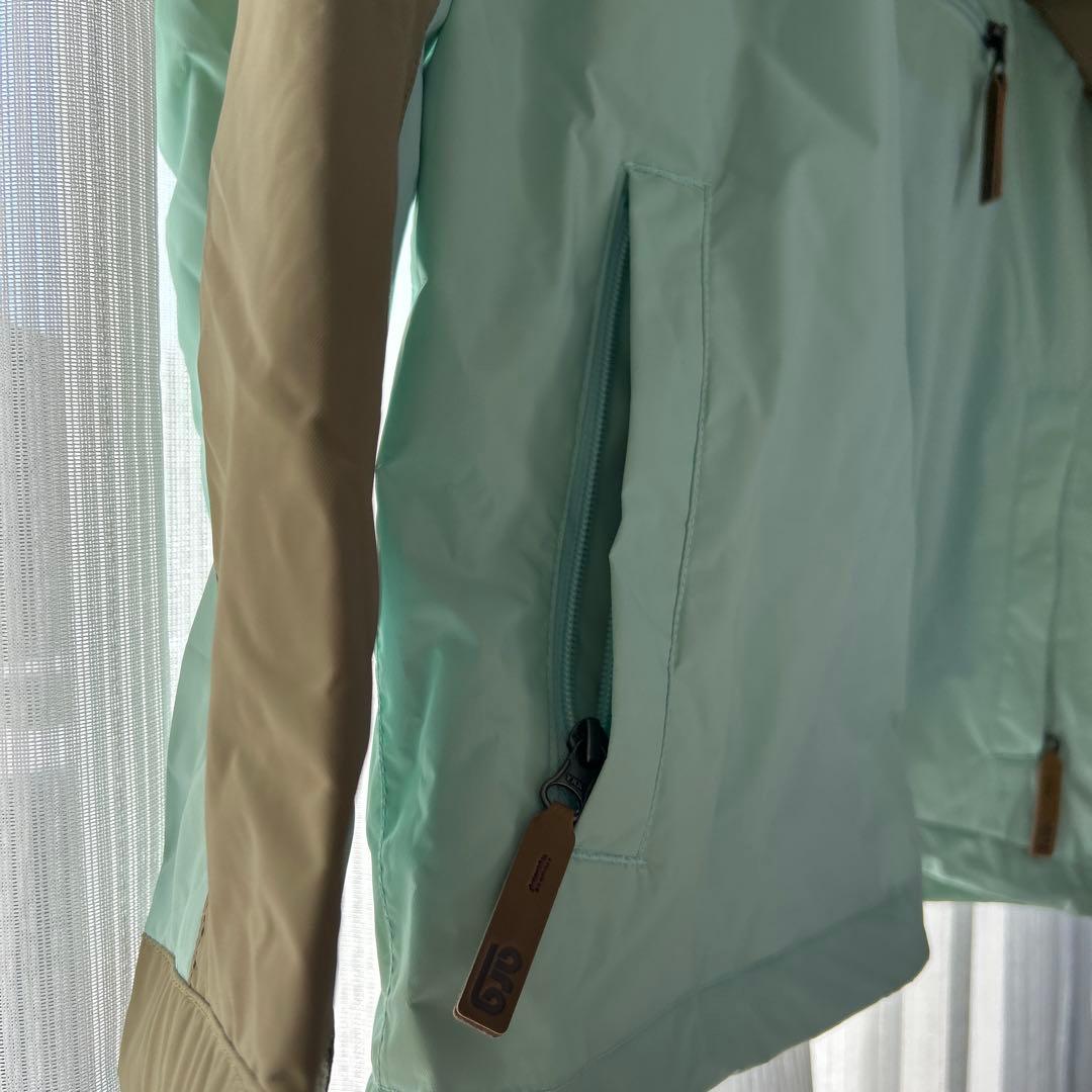 土日限定値下げ！arg 【新品】スノーボードウェア フード付き ベージュ 水色