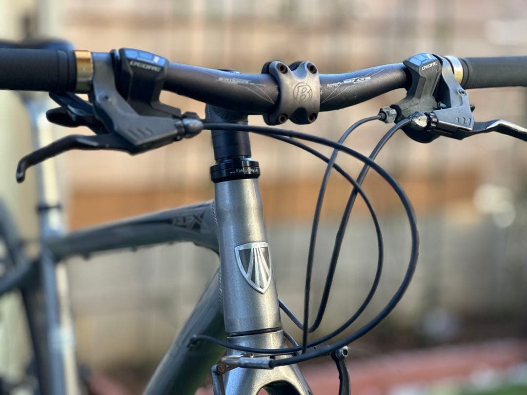 TREK 7.3FX クロスバイク（Deore/LX搭載・直接引取限定）