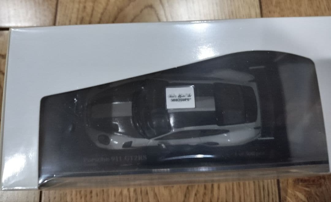 ミニチャンプス ポルシェ911GT2RS 世界限定500台