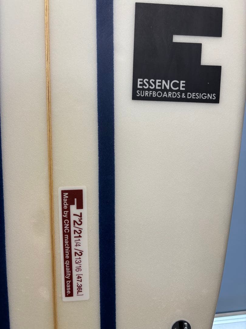 ESSENCEミッドレングスサーフボード7.2
