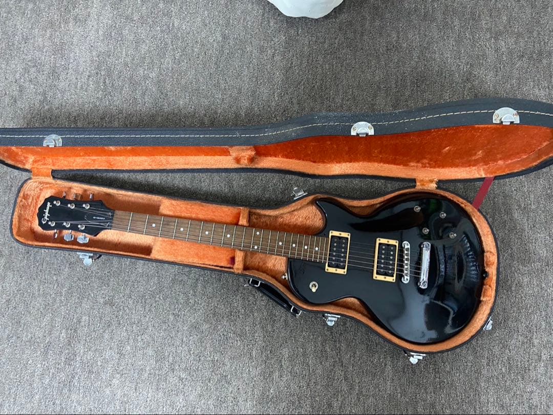 Epiphone レスポール　エレキギター ブラック ハードケース付き