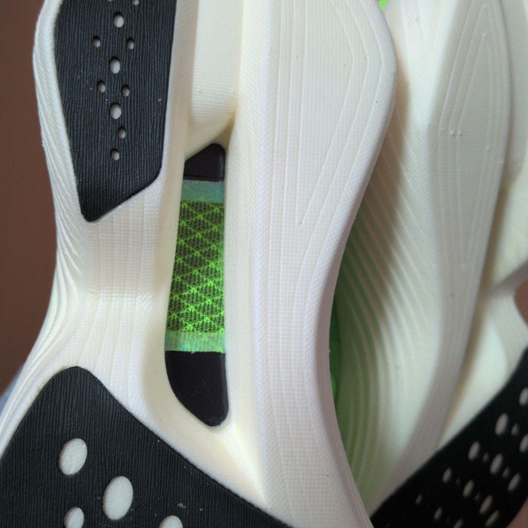 未使用25.0cm　サッカニー　エンドルフィンエリート マラソン ランニング