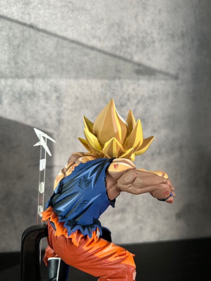 ドラゴンボール　孫悟空リペイントフィギュア　崩壊ナメック星ジオラマ台座付き