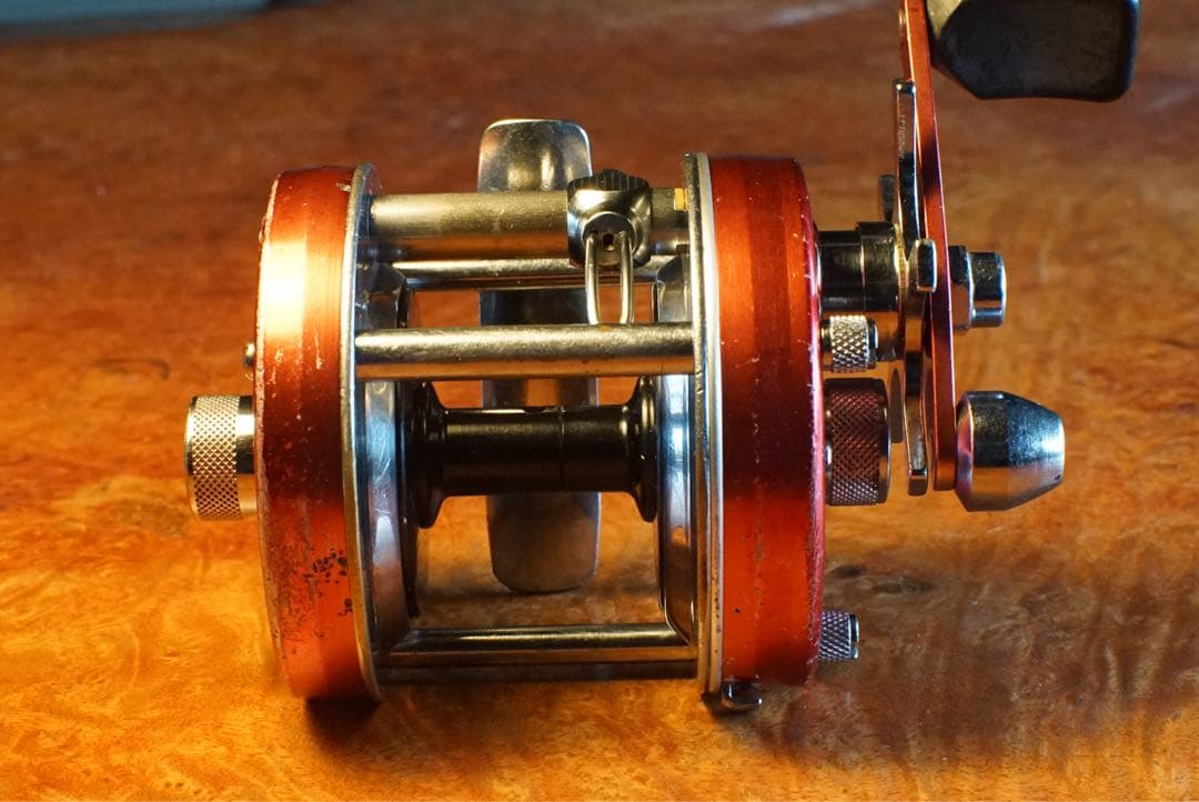 ABU アンバサダー 5500 メンテ済 フレーム修正済 チェリーレッド