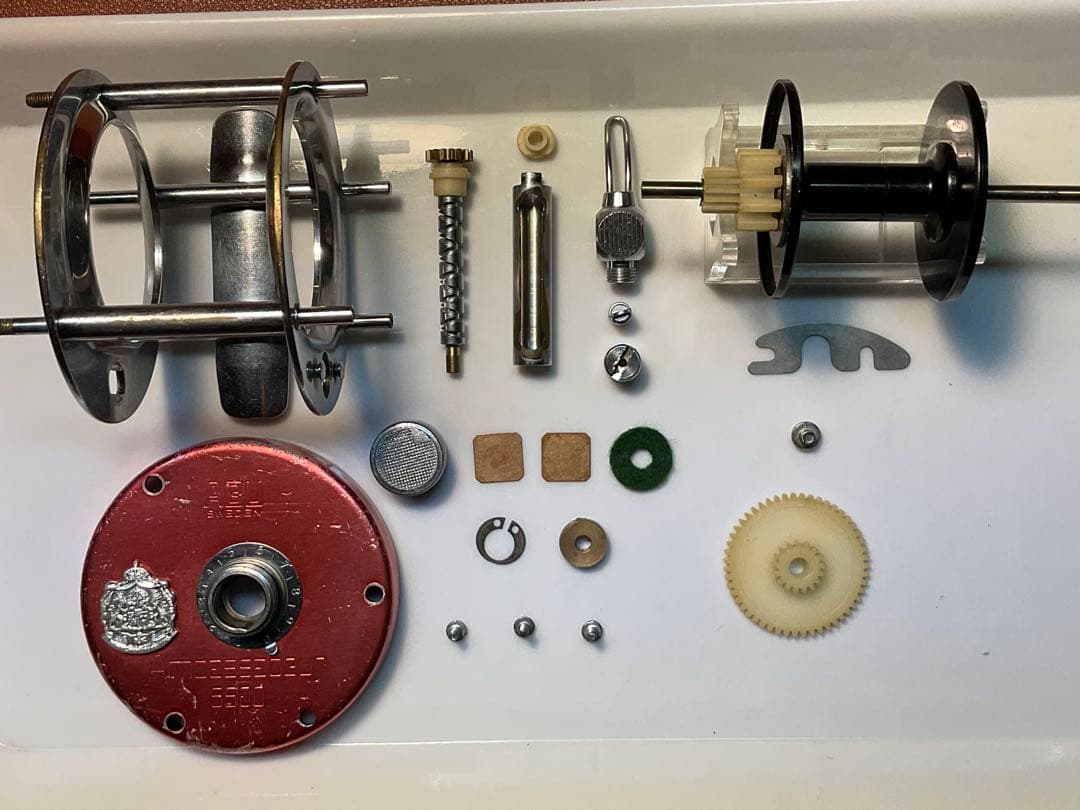 ABU アンバサダー 5500 メンテ済 フレーム修正済 チェリーレッド