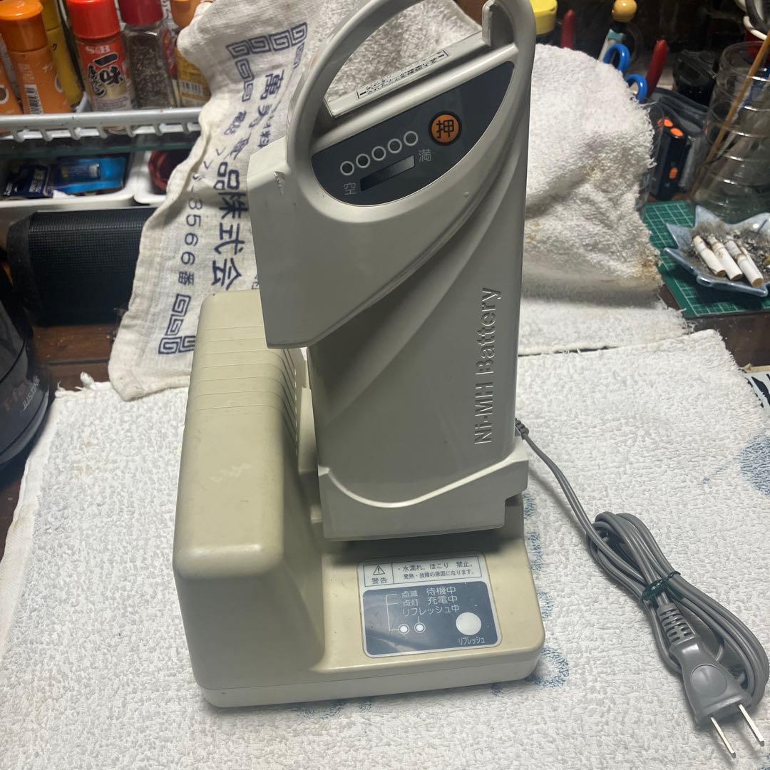 バッテリー充電器 LEDインジケーター付き