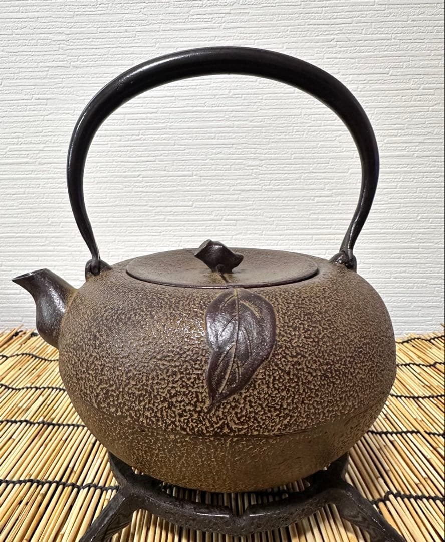 未使用品　南部伝統工芸士 及川寛治作　１５型姥口 柑橘文様　南部鉄瓶　南部鉄器