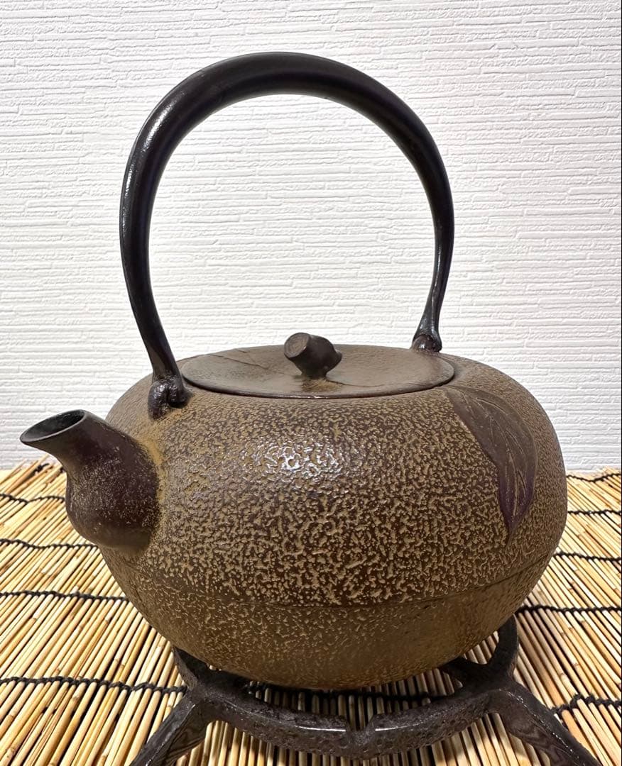 未使用品　南部伝統工芸士 及川寛治作　１５型姥口 柑橘文様　南部鉄瓶　南部鉄器