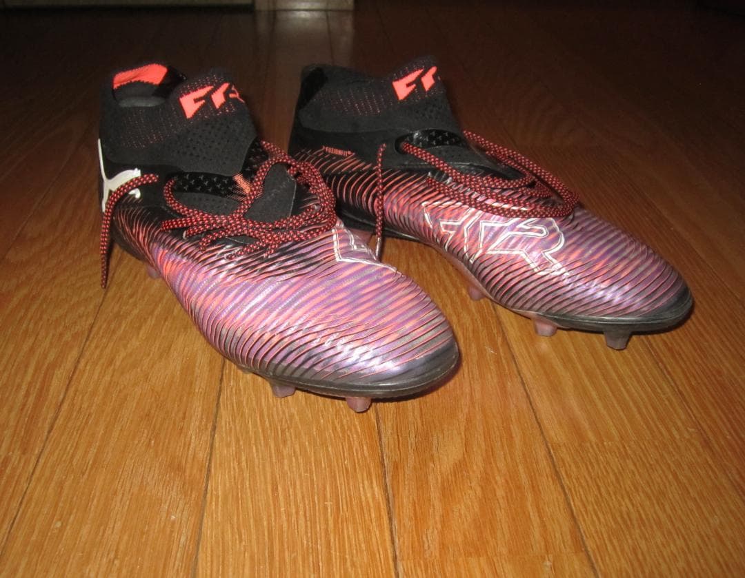 プーマのサッカースパイク「フューチャー8アルティメットAG」アンリミテッドパック