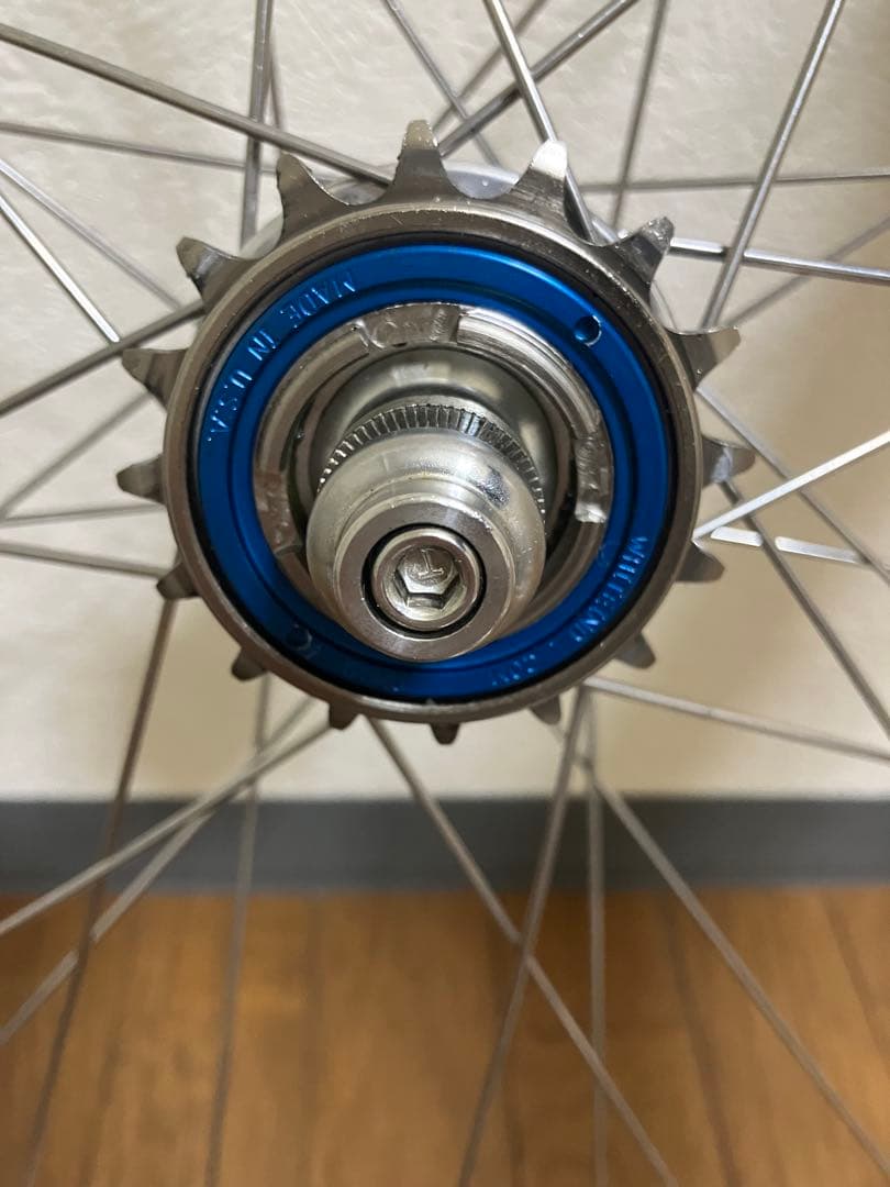 VELOCITY 完組ホイール シルバー　フリーコグ付き　ブルーラグ