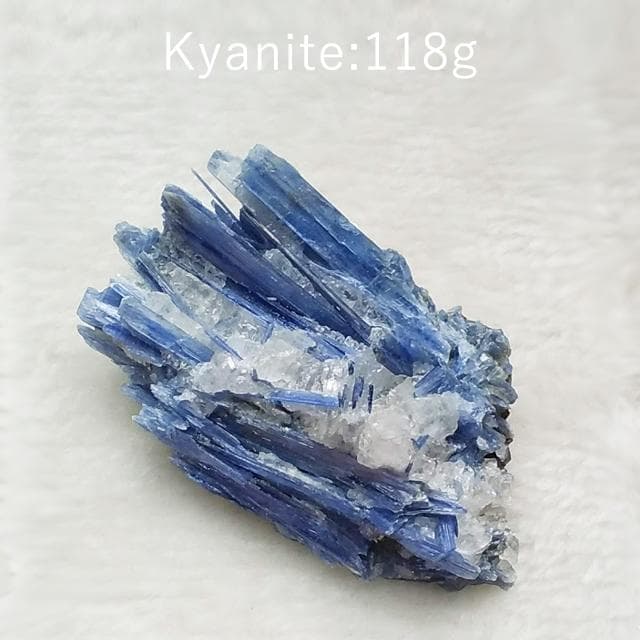 118g　母岩付き　カイヤナイト　鉱物標本　美品