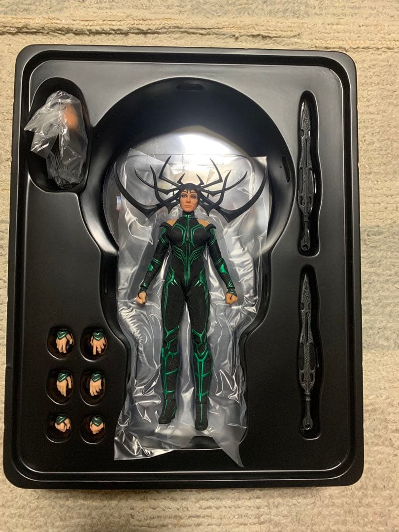 【美品】即発送！ mezco one12 マーベル　ヘラ+海外製マントセット