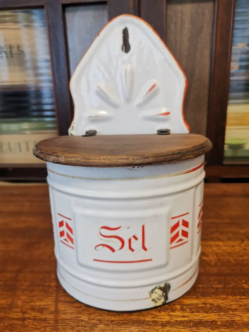 アンティーク SｅL缶 ホーロー蓋木製 壁掛け用塩入れ