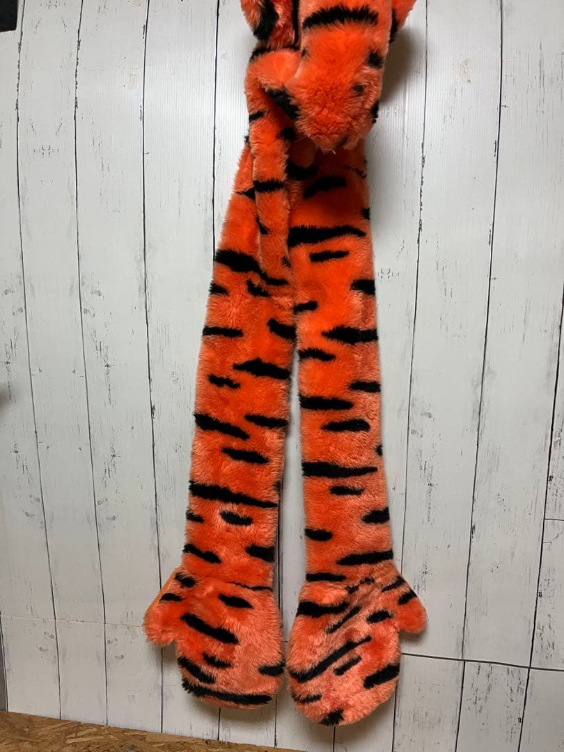 ディズニーリゾート　サリー　ティガー　マフラーキャップ　ファンキャップ