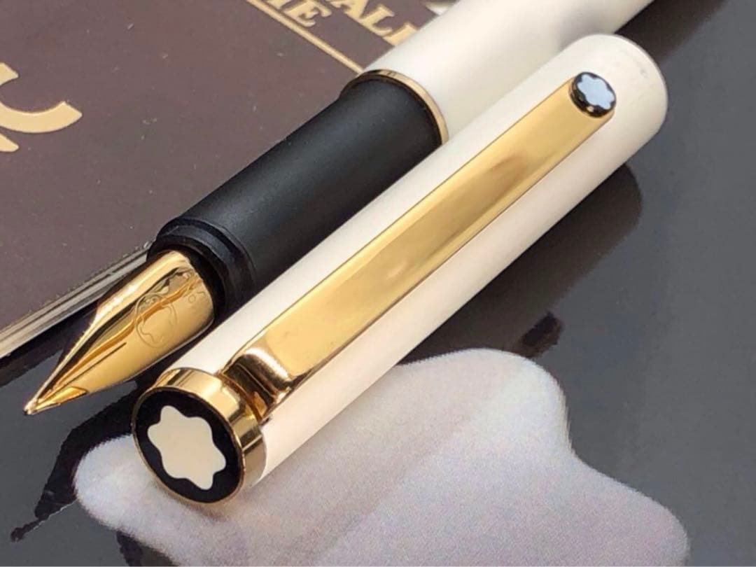 モンブラン　未使用に近い極美品レア純白ホワイトカラー軸SラインNo2118万年筆