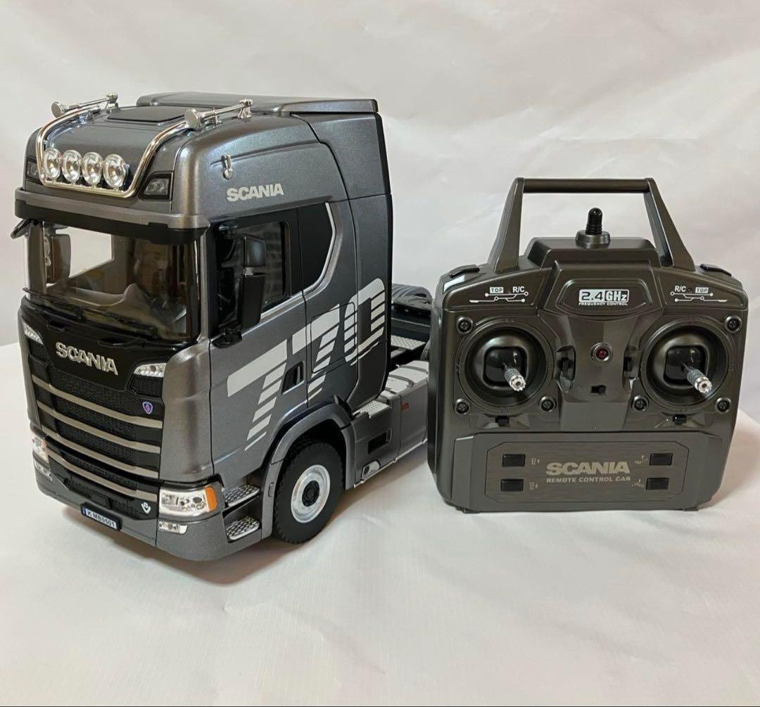 Scania 770 S V8 1\18 スケール　トラックとトレーラーセット