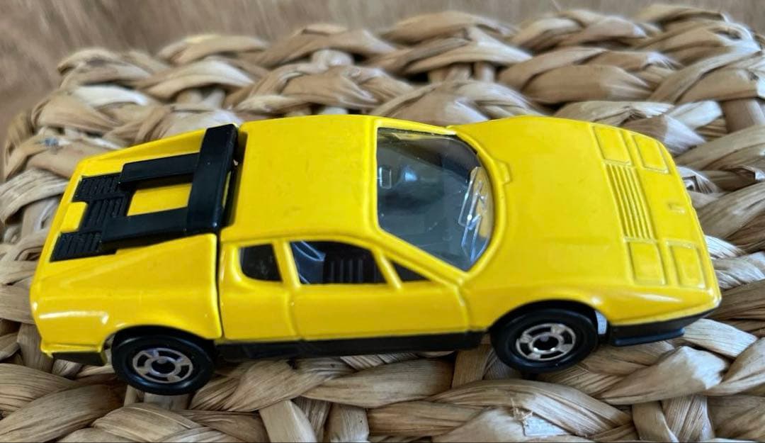 〈トミカ〉F57 フェラーリ　FERRARI BB 512 ミニカー