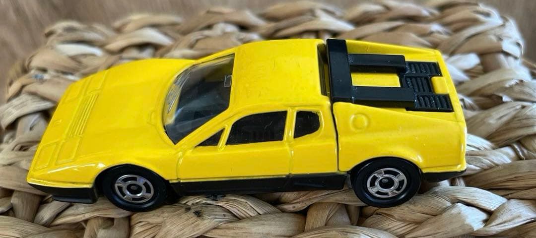 〈トミカ〉F57 フェラーリ　FERRARI BB 512 ミニカー