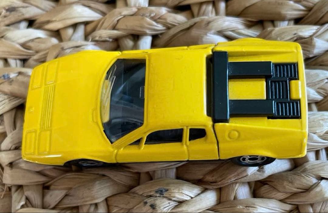 〈トミカ〉F57 フェラーリ　FERRARI BB 512 ミニカー