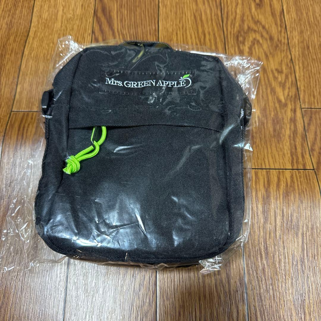 Mrs GREEN APPLE フロントポケットミニショルダーバッグ