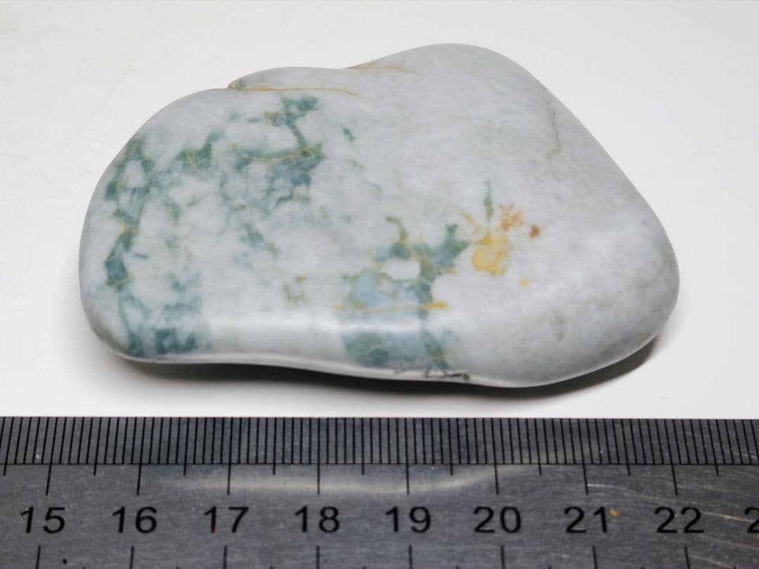 糸魚川155 翡翠 129g ヒスイ 原石 鑑賞石 自然石 誕生石 鉱物 鉱石