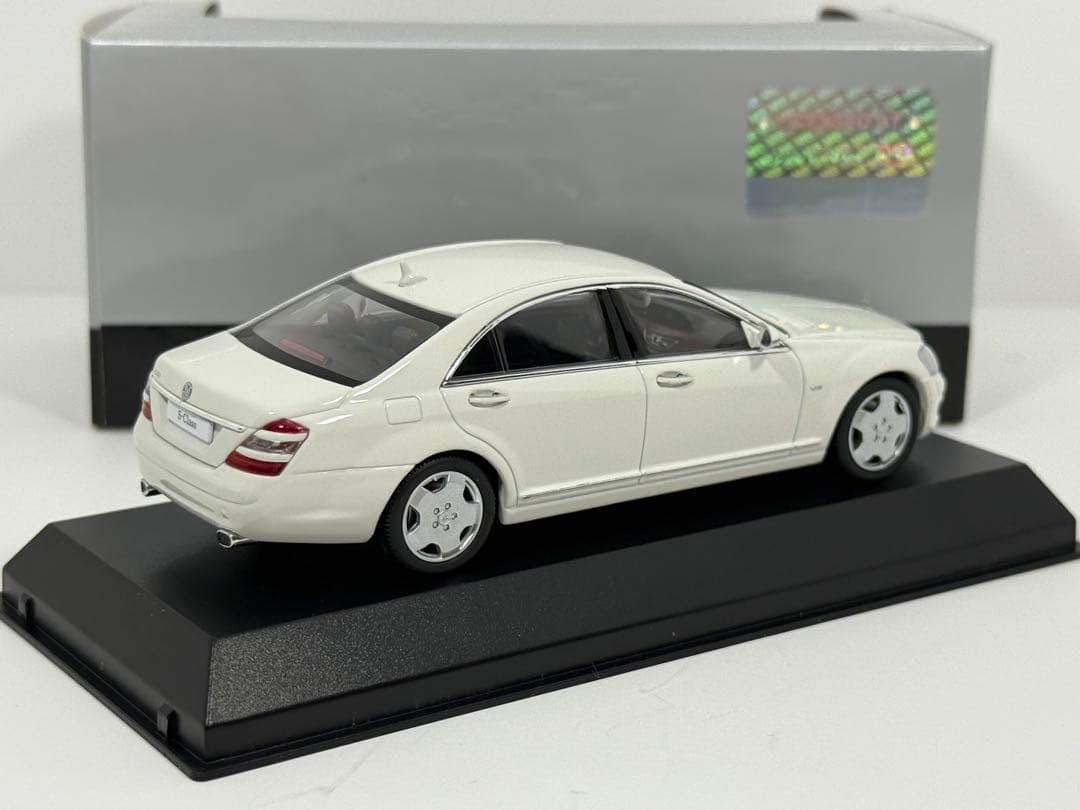 1/43 メルセデス ベンツ V221 Sクラス S600L ホワイト W221