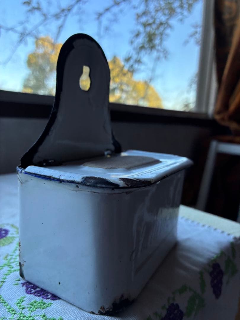 フランス　アンティーク　ホーロー　アリュメット缶　マッチ入れ　ホワイト　②