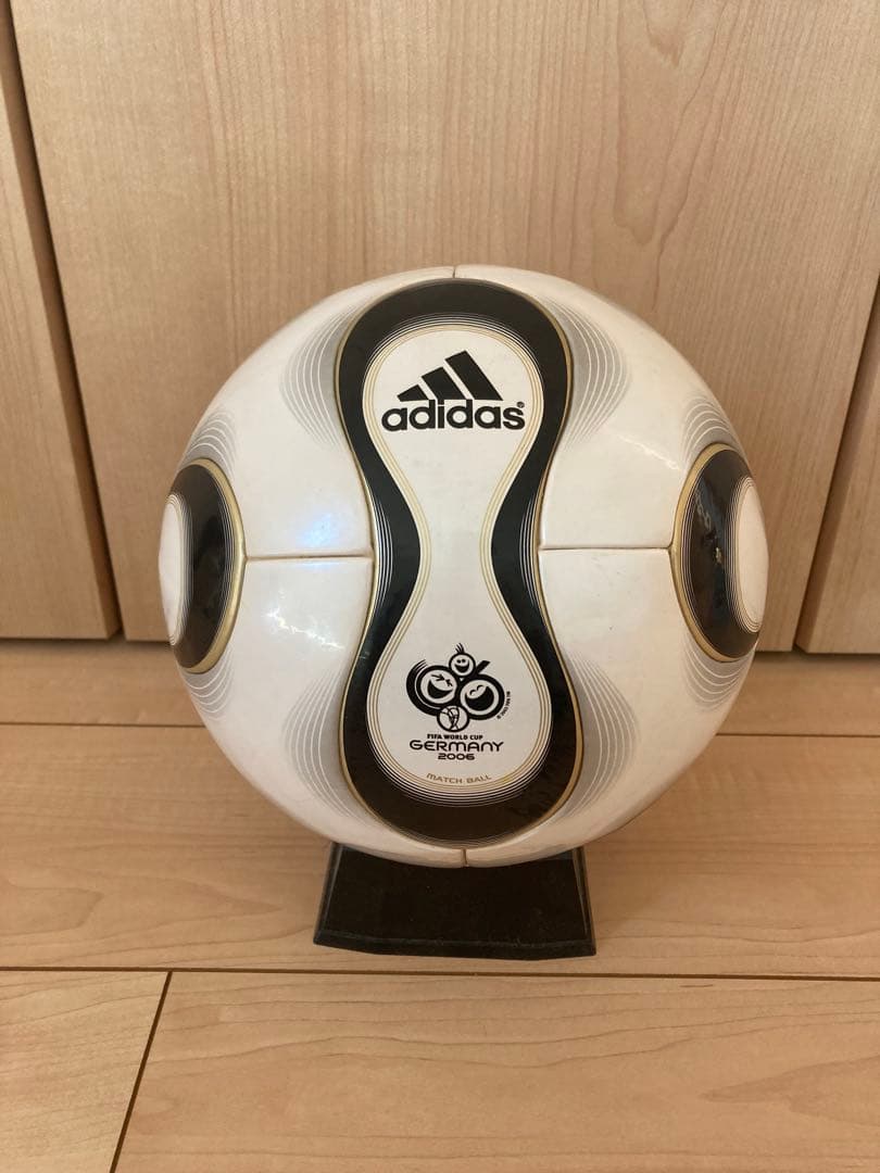 ラスト一つ　チームガイスト サッカーボール ５号球 公式球　TEAM GEIST