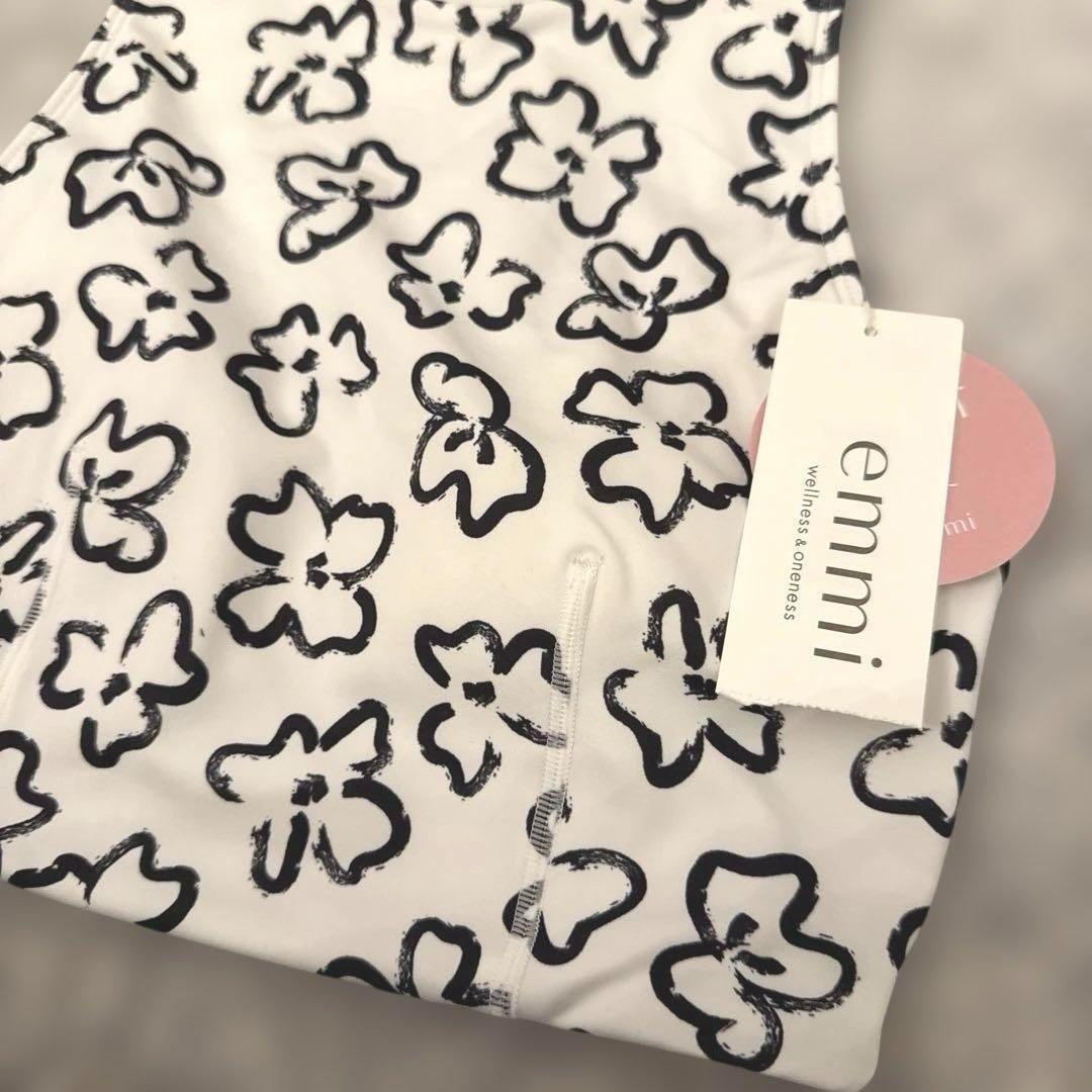 emmi yoga エミ ヨガウェア ブラ 花柄 新品未使用タグ付き