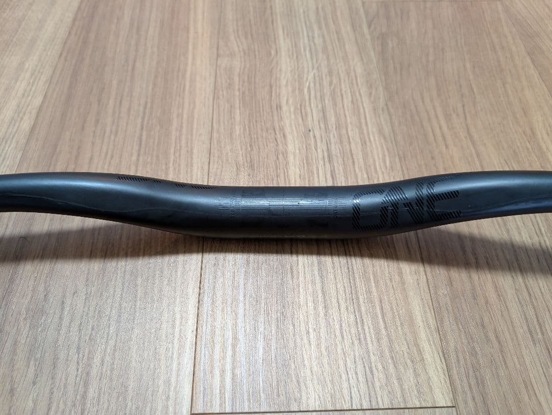 OneUp Carbon Handlebar 35mmライズ 760mm幅