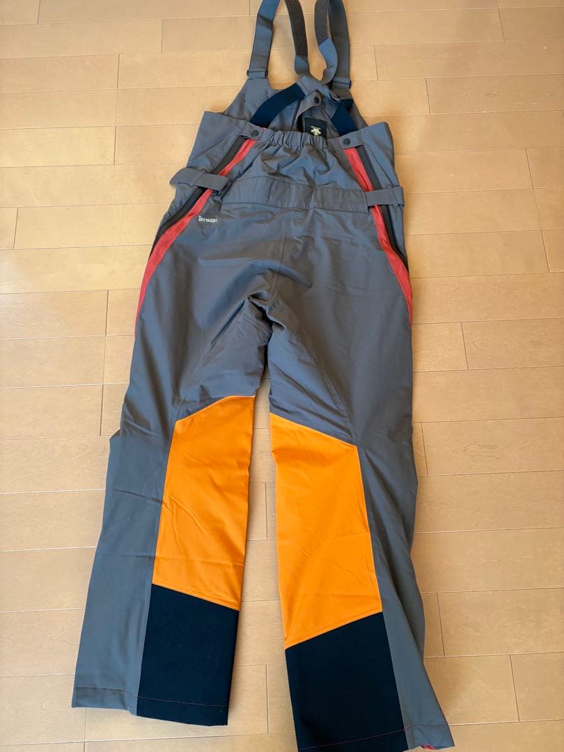 サスペンダー付きスキーウェア