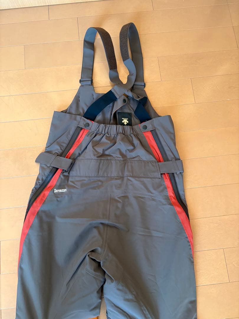 サスペンダー付きスキーウェア