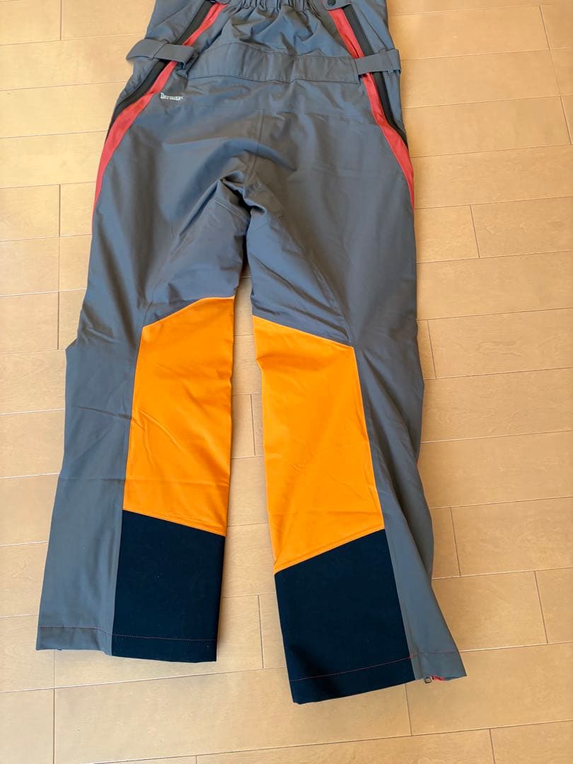 サスペンダー付きスキーウェア