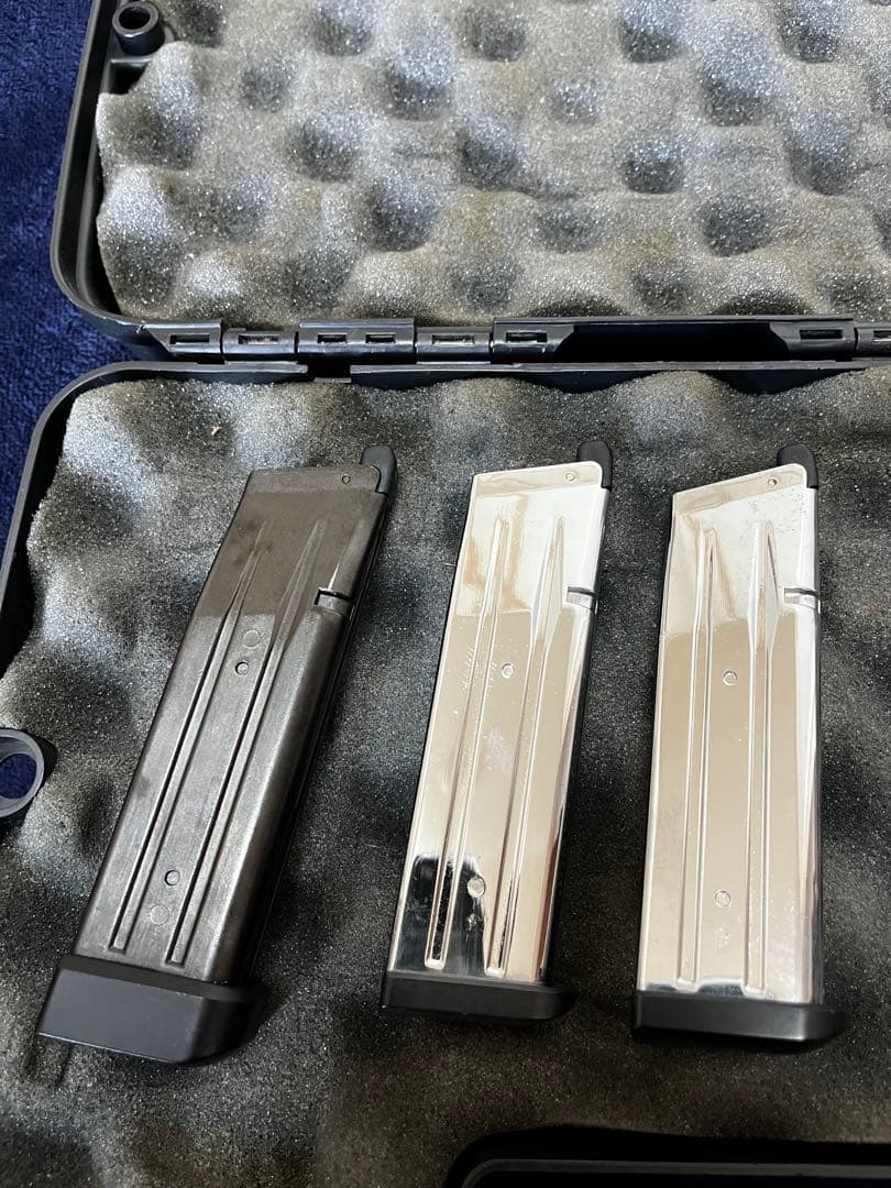 ハイキャパカスタム　デュアルステンレス　予備マガジン2本　ガンケース付き