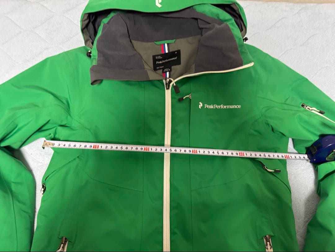 最終値下　美品　peak performanceスキーウェアジャケットとパンツ