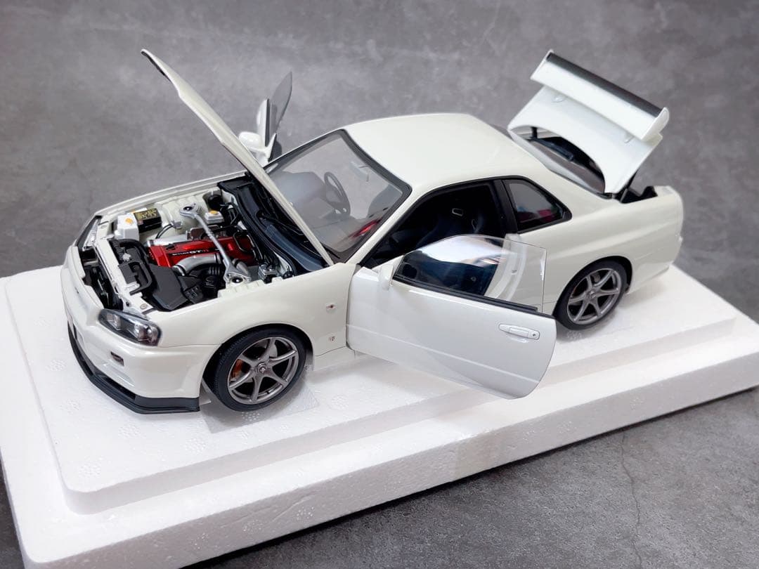 オートアート 1/18 ニッサン スカイライン GT-R R34 VスペックII