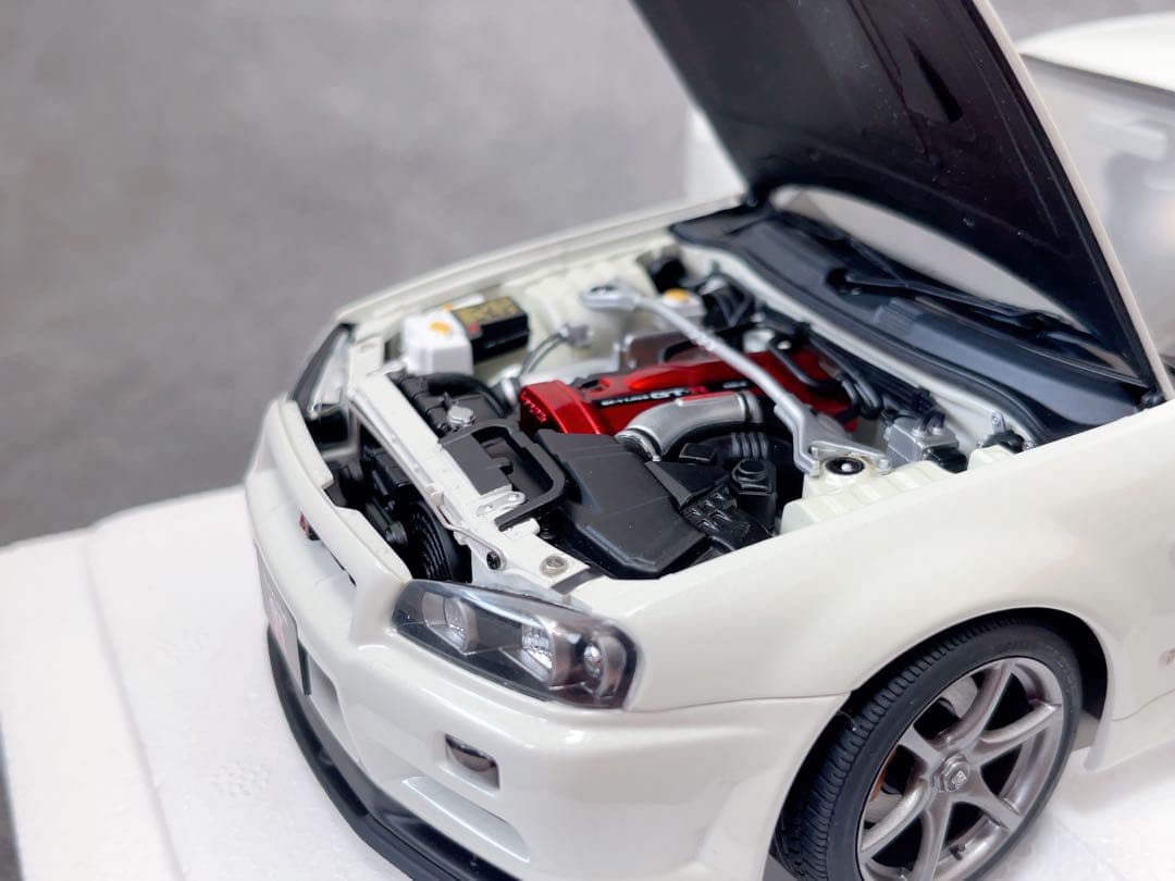 オートアート 1/18 ニッサン スカイライン GT-R R34 VスペックII