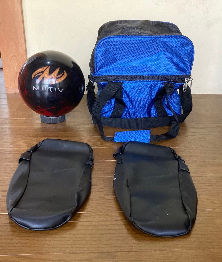 モーティブ、ボウリングボール、バッグと未使用シューズカバーセット15ポンド