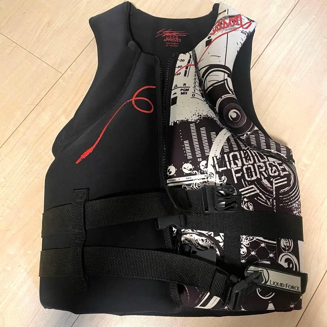 ライフジャケット　ベスト　LIQUID FORCE マリンスポーツ Mサイズ